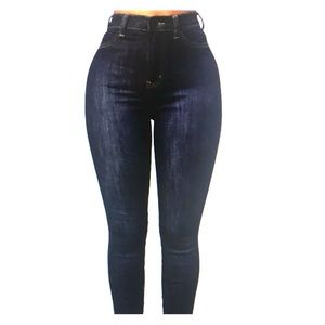 Modern high rise skinny jeans!